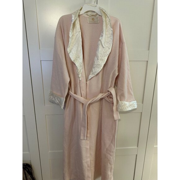 VTG Stan Herman Womens Soft fleece Pink Robe Embroidered Satin Trim Tradwife - Picture 2 of 13